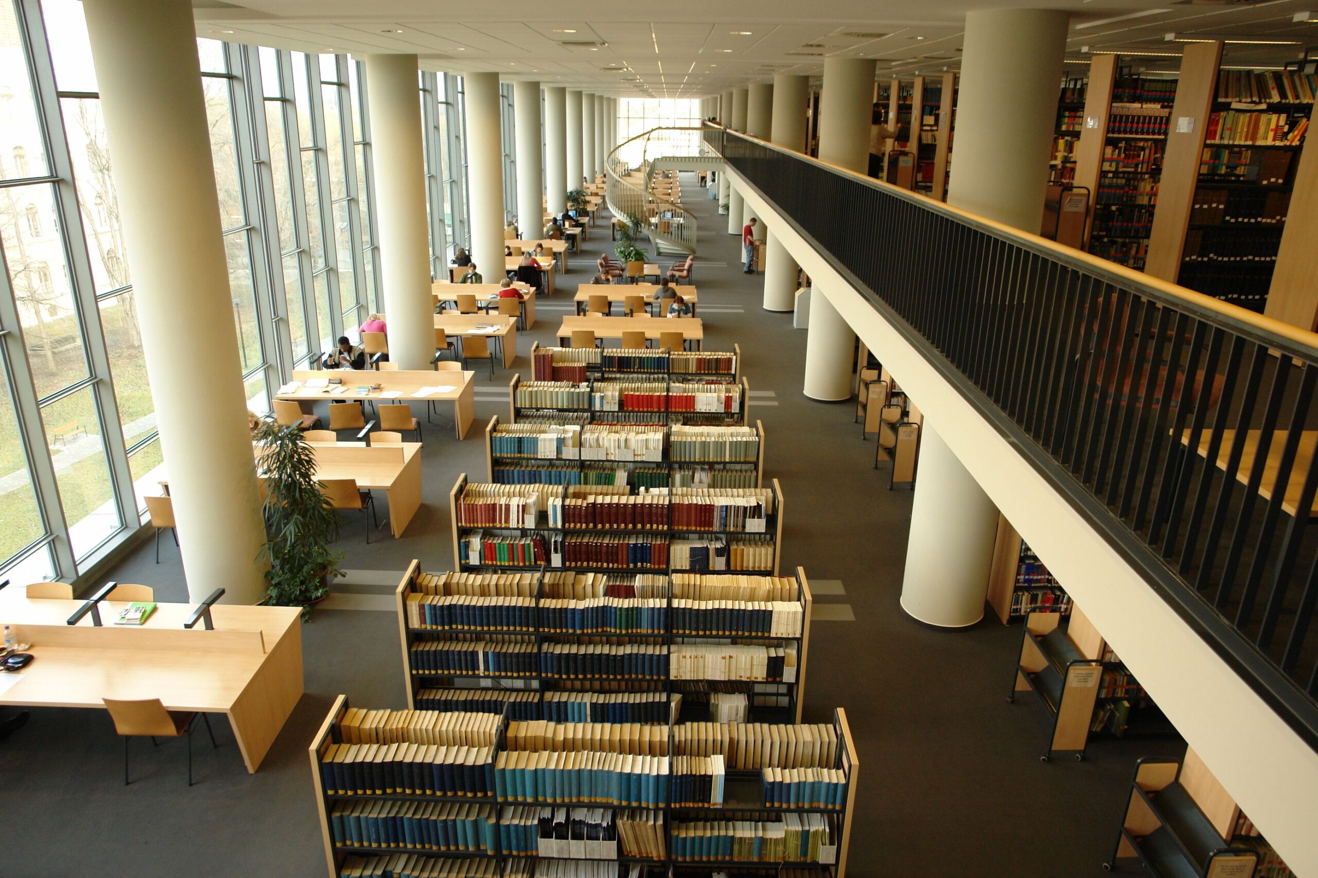 Szakolvasói tér az SZTE Klebelsberg Könyvtár és Levéltárban (2005)