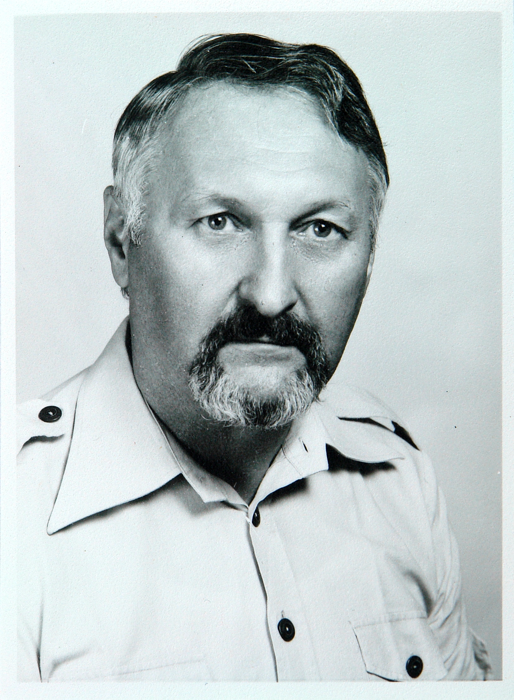 Dr. Péter László