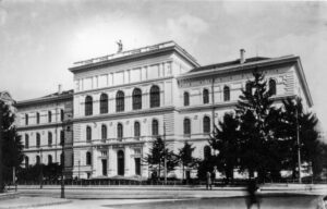 A Ferencz József Tudományegyetem központi épülete a Dugonics téren